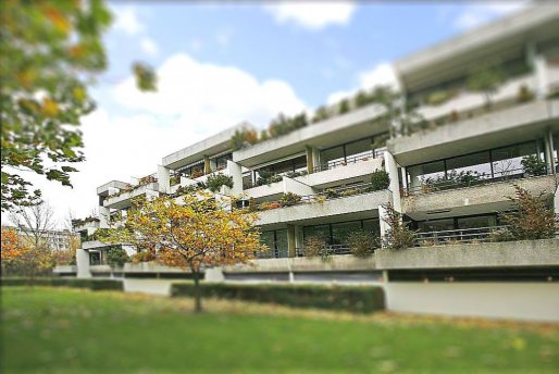 En af ialt 3 beboelsesblokke